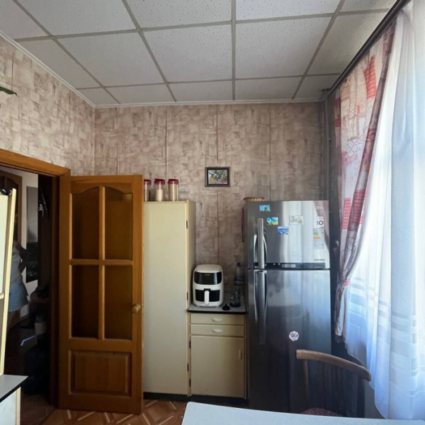 Фото Продам 2-кк на пл. Героев ВОВ ( центр города , театральная площадь) 5 этаж 5-го дома