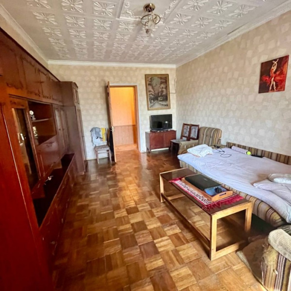 Фото Продам 2-кк на пл. Героев ВОВ ( центр города , театральная площадь) 5 этаж 5-го дома