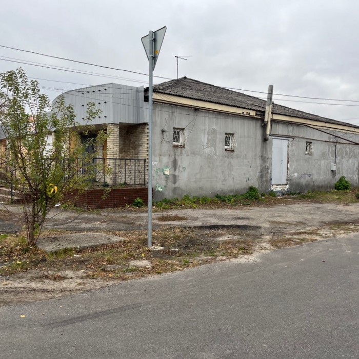 Фото Продам помещение коммерческого назначения 400кв. м. , в центре пгт. Станицы Луганской (бывший Disco Bar Pogrebok или Диван).
