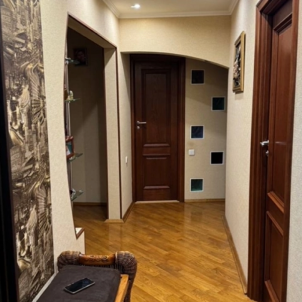 Продам 4-х комнатную квартиру, г. Луганск, кв. Степной