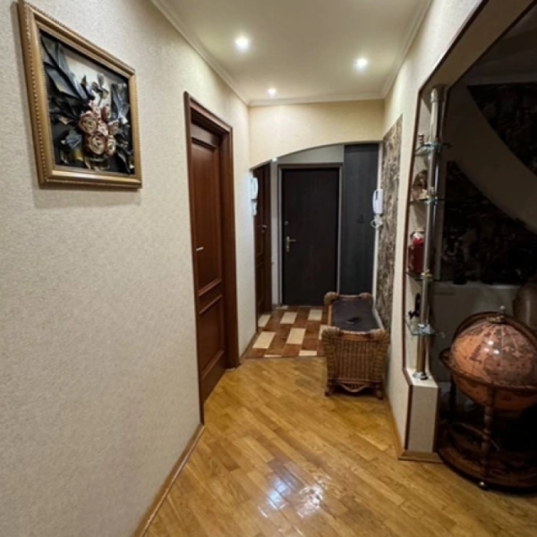 Фото Продам 4-х комнатную квартиру, г. Луганск, кв. Степной