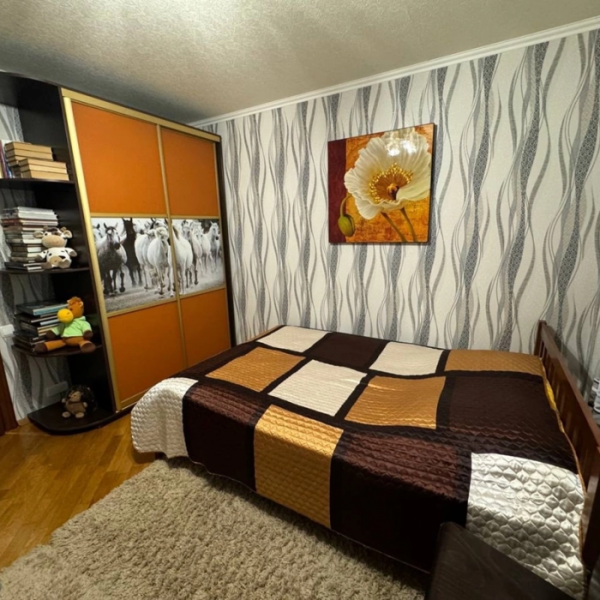 Фото Продам 4-х комнатную квартиру, г. Луганск, кв. Степной