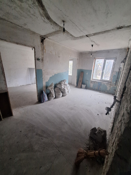 Продаётся 1-комнатная квартира в городе Брянка, пл. Ленина, д. 1.