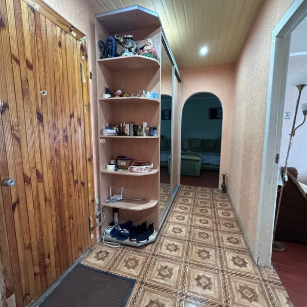 Продам 2-х комнатную квартиру на кв. Ленинского комсомола 9/9