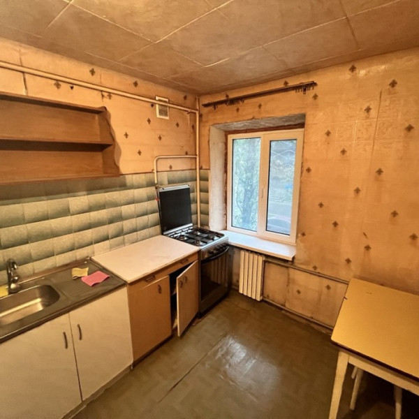 Продам 2- к. квартиру, г. Луганск, кв. Шевченко