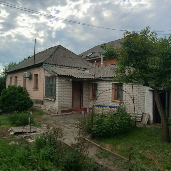 Фото Продам дом в центре г. Луганска, ул. Челюскинцев (р- н 17 школы)