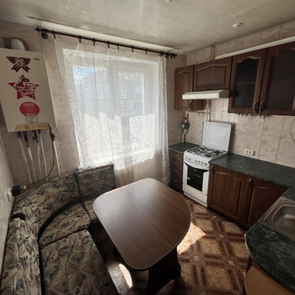 Продам 2- к. квартиру (улучшенку), г. Луганск, кв. Волкова (р- н ЛЦСИ)