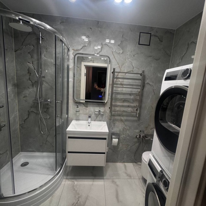 Фото Сдам шикарную 2- к квартиру 54 кв. м. в самом центре Луганска, ул. Коцюбинского (р- н памятника им. К. Ворошилова), на длительный срок.