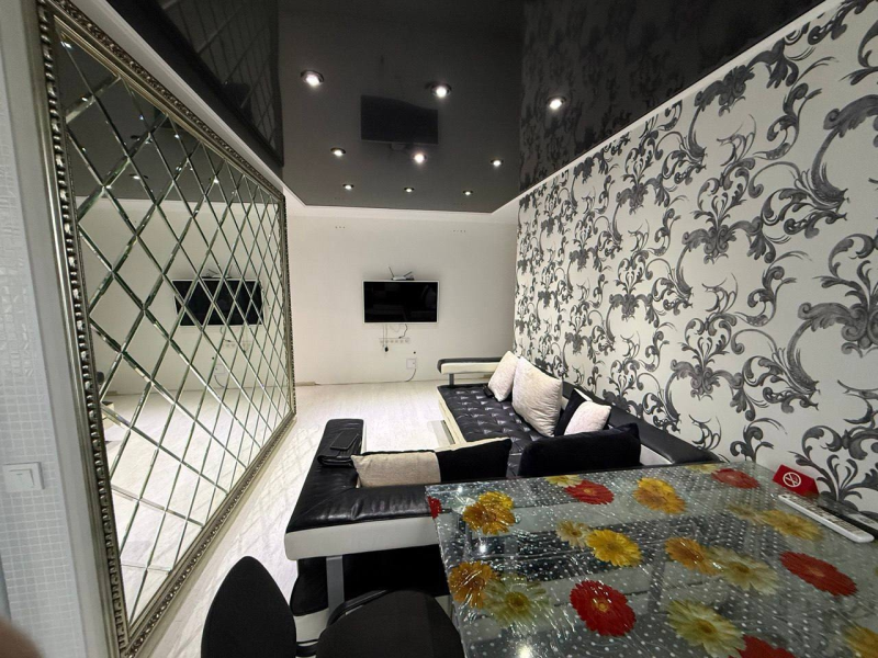 СДАМ 3-Х КОМНАТНУЮ КВАРТИРУ НА ДЛИТЕЛЬНЫЙ СРОК (Стаханов, пр-кт 50 лет октября, дом 1)