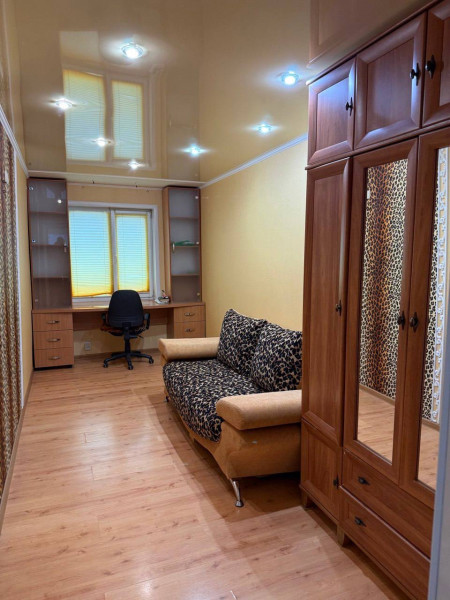 Фото СДАМ 3-Х КОМНАТНУЮ КВАРТИРУ НА ДЛИТЕЛЬНЫЙ СРОК (Стаханов, пр-кт 50 лет октября, дом 1)