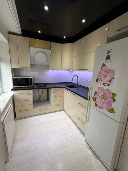 Фото СДАМ 3-Х КОМНАТНУЮ КВАРТИРУ НА ДЛИТЕЛЬНЫЙ СРОК (Стаханов, пр-кт 50 лет октября, дом 1)