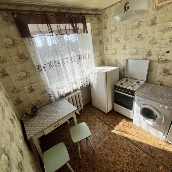 Цена снижена с 3,3 млн до 2,9 млн. руб. Продам 1- к. квартиру, кв. 50 летия Обороны Луганска (р- н Мед. университета)