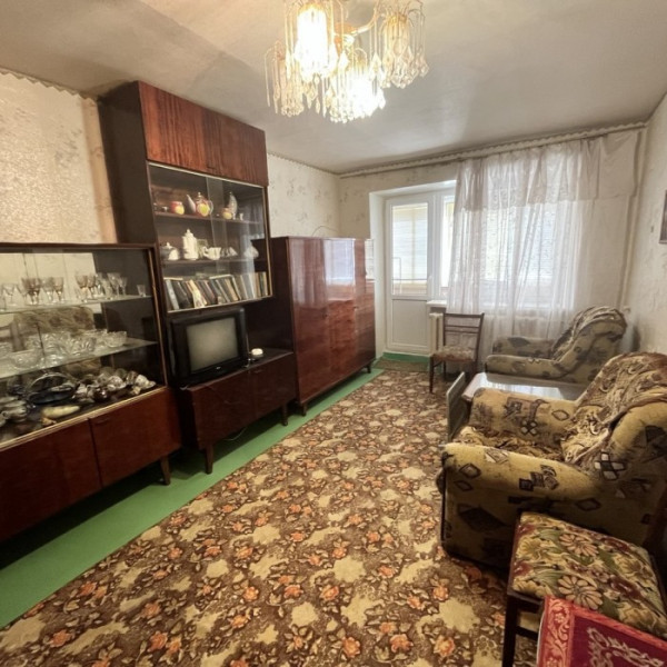 Фото Цена снижена с 3,3 млн до 2,9 млн. руб. Продам 1- к. квартиру, кв. 50 летия Обороны Луганска (р- н Мед. университета)