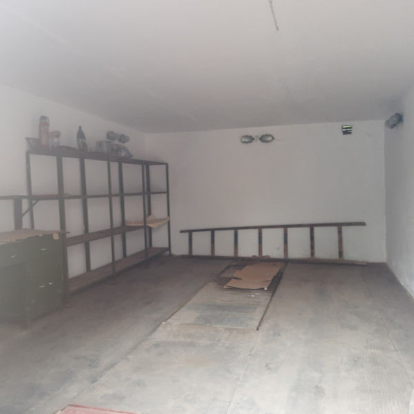 №1146 Продаётся ГАРАЖ, пр-т Металлургов, р-н СШ №9, во дворе