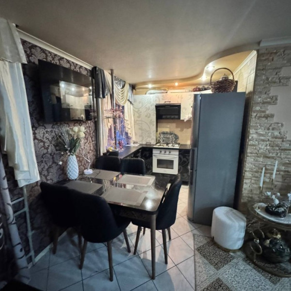 Фото Продам 2-х комнатную квартиру в центре г. Луганска, ул. Коммунальная