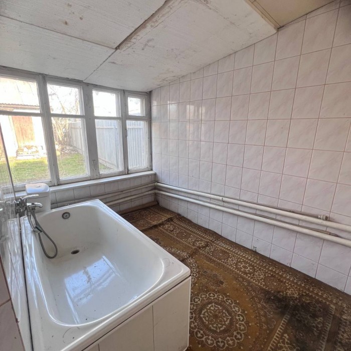 Фото Продам часть дома с общей крышей и отдельным входом и заездом по улице Артема, остановка( Братьев Маховых)