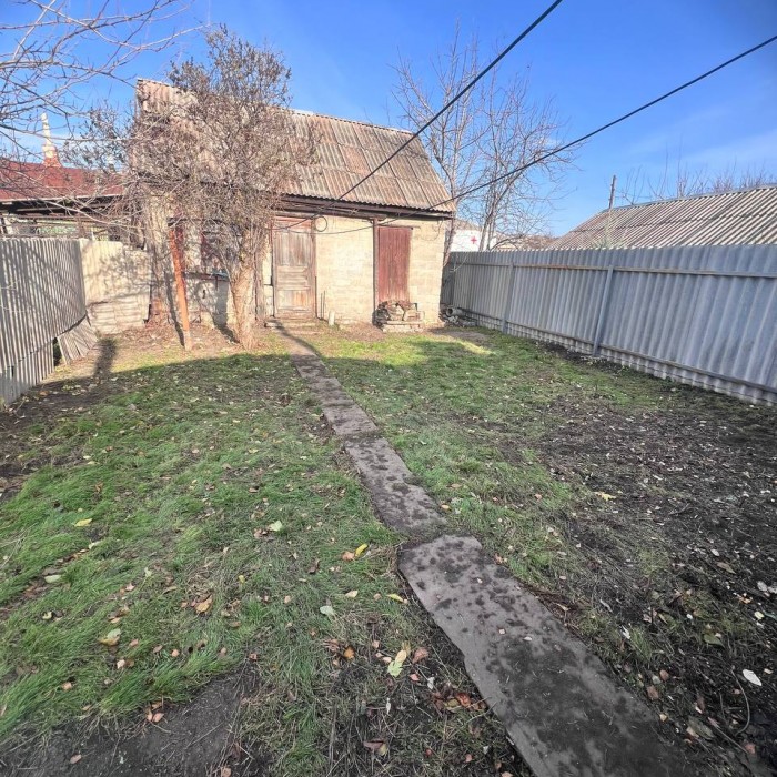 Фото Продам часть дома с общей крышей и отдельным входом и заездом по улице Артема, остановка( Братьев Маховых)