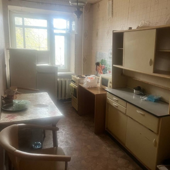 Продам 2 х комнатную квартиру кв. Якира дом 11.