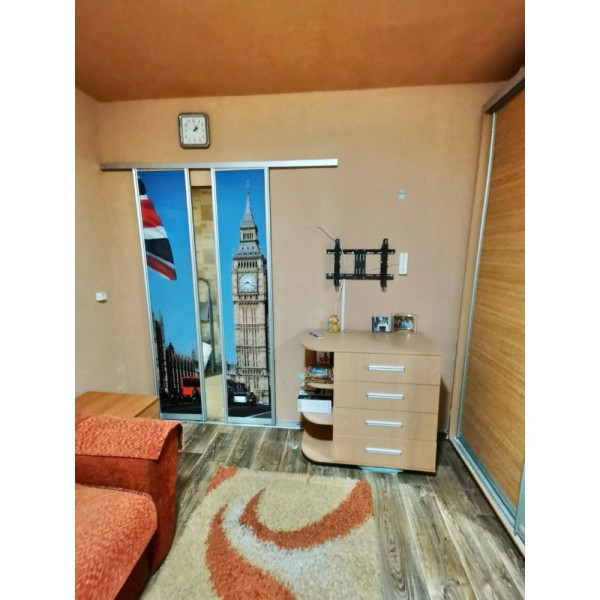 3-комн. квартира, кв-л Дзержинского 6