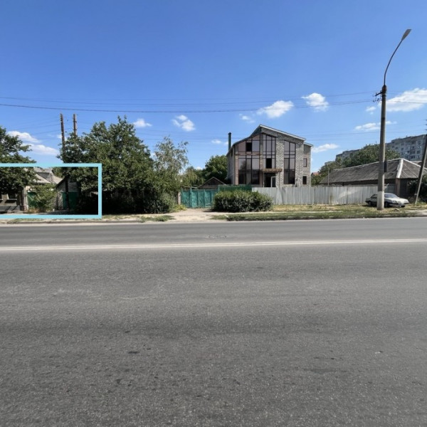 Продам часть дома и флигель общей площадью 58 кв. м. на одном участке (с отдельным входом), в г. Луганск ул. Мощинский Яр (р- н кв. Гер. Стал.)