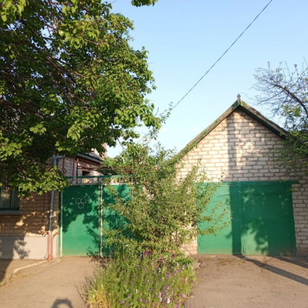 Фото Продам часть дома и флигель общей площадью 58 кв. м. на одном участке (с отдельным входом), в г. Луганск ул. Мощинский Яр (р- н кв. Гер. Стал.)