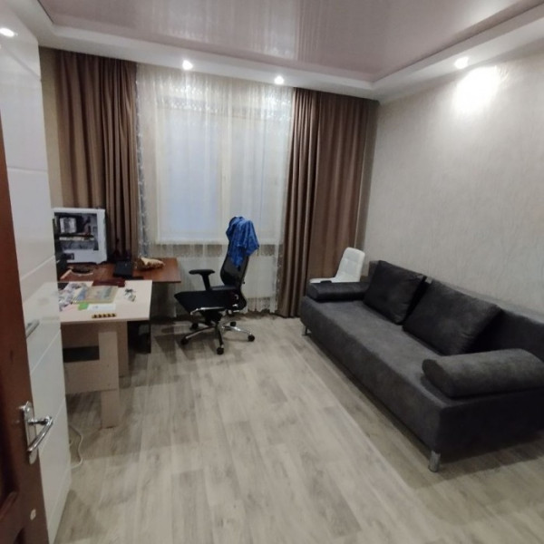 Продам 2-х комнатную квартиру на кв. Ленинского Комсомола