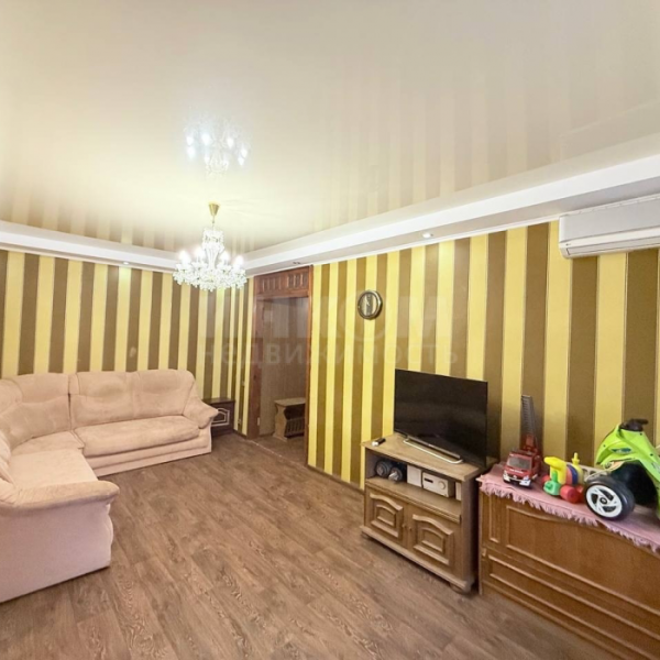 Фото Продам 2к квартиру на кв. Комарова,6/9эт