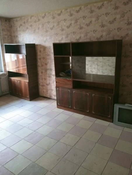 Продаётся однокомнатная квартира в городе Брянка, кв. Молодёжный, д. 3.