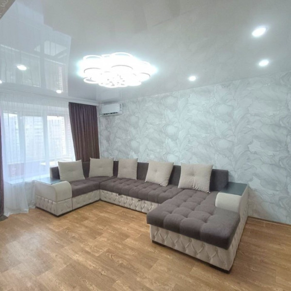 Фото Продам 3-х комнатную квартиру в центре по улице Коцюбинского