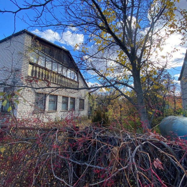 Продам 2-х этажную дачу из силикатного кирпича в районе Острой Могилы
