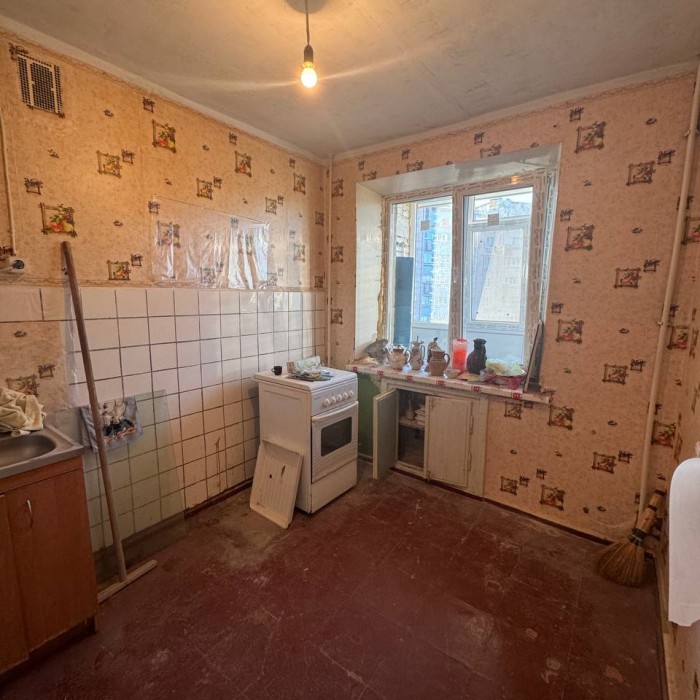 Продам 1 комнатную квартиру в самом центре города ул. Титова, 3.
