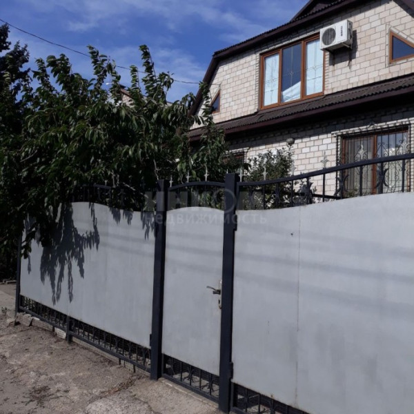 Продам дом 170 м2 в городе Свердловск, ул. Кленовый