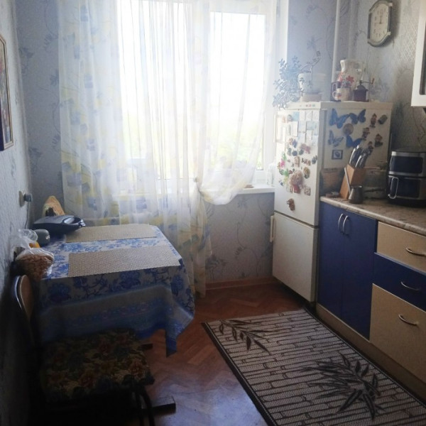 7392 Продам 3х комн. квартиру в р-не СШ 4