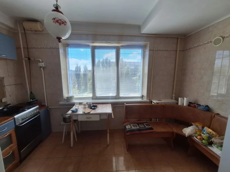 Продаётся 2-комнатная квартира в городе Стаханов, ул. 60 лет Октября, д. 27.