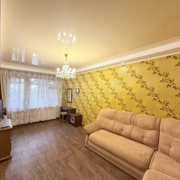 Фото Продам 2к кв. Комарова 2А