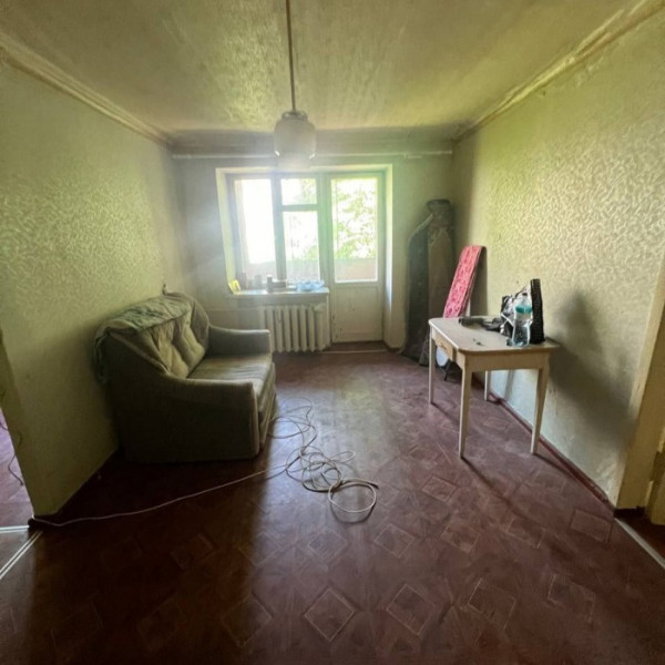 Продам 2-х комнатную квартиру на ул. Звейника 2/5 эт