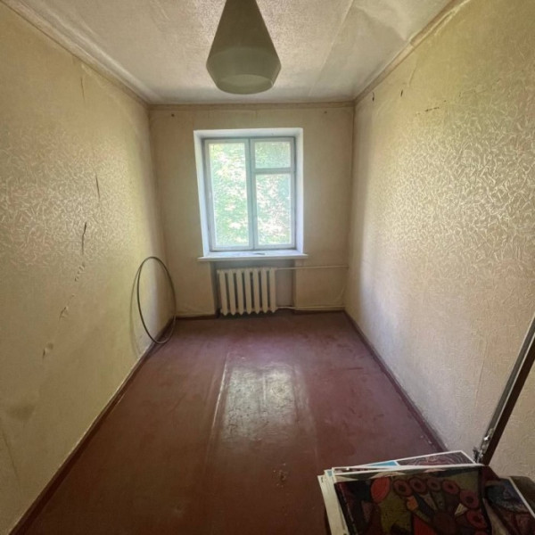 Фото Продам 2-х комнатную квартиру на ул. Звейника 2/5 эт