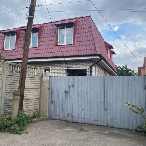 Продам 2-х этажный кирпичный дом район Владимирского Собора