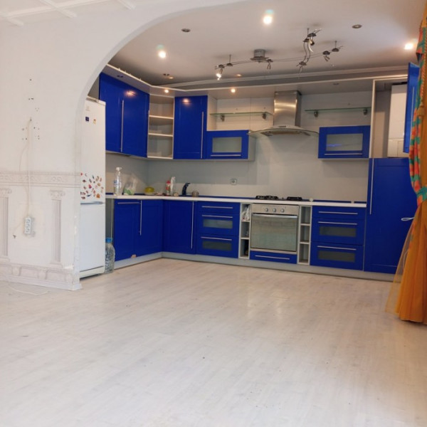 Фото Продам 3к квартиру на кв. Комарова, а/о, ремонт
