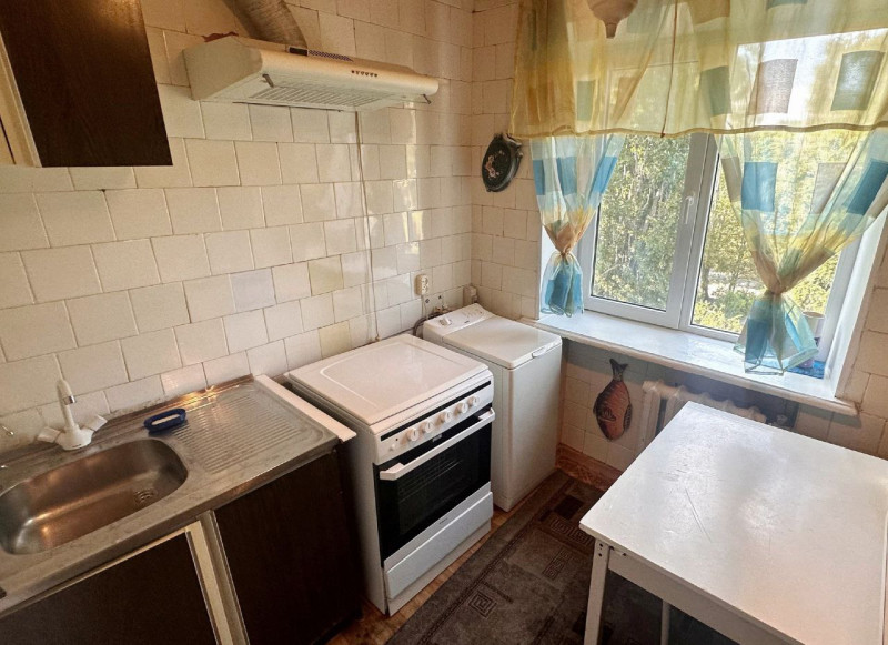 Фото 2-комнатная квартира, кв. 50-лет Обороны Луганска. Рядом находится Мед. университет