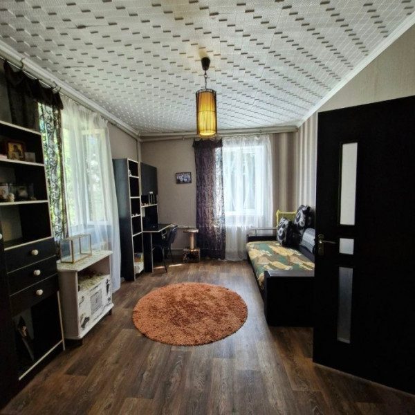 Продам 2-х комнатную квартиру ул. Республиканская г. Счастье