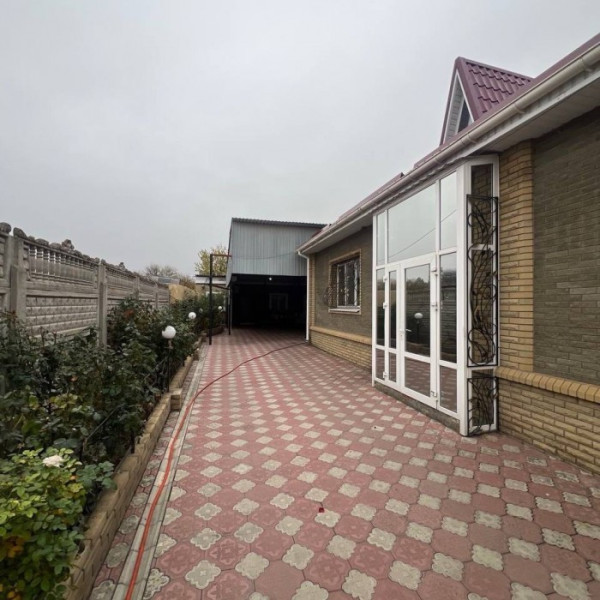 Продам дом в Георгиевке( вдоль трассы)