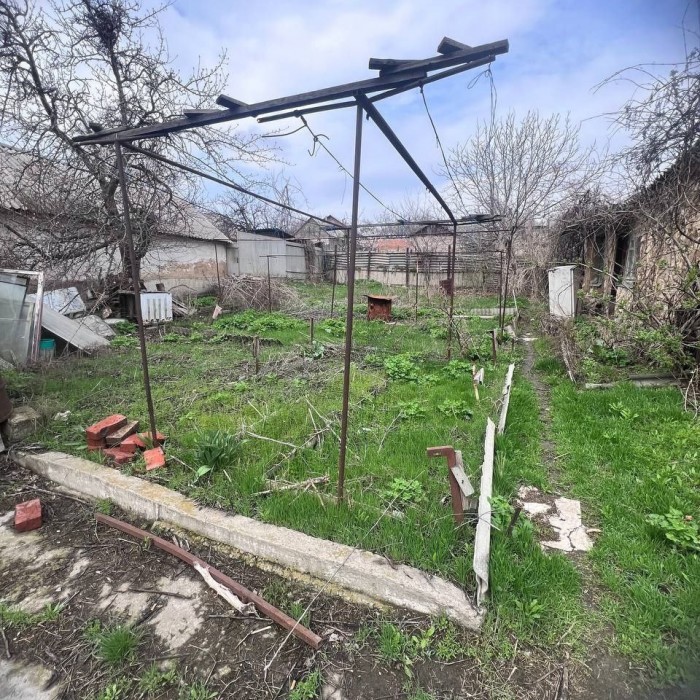 Фото Продам полдома в общем дворе улица Войкова, остановка Братьев Маховых.