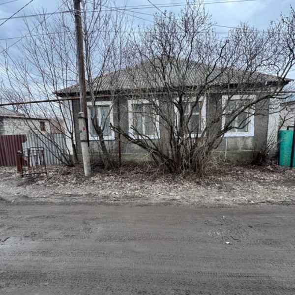 Продам дом в Станице Луганской, ул. Лесная, общей площадью 76 м2.