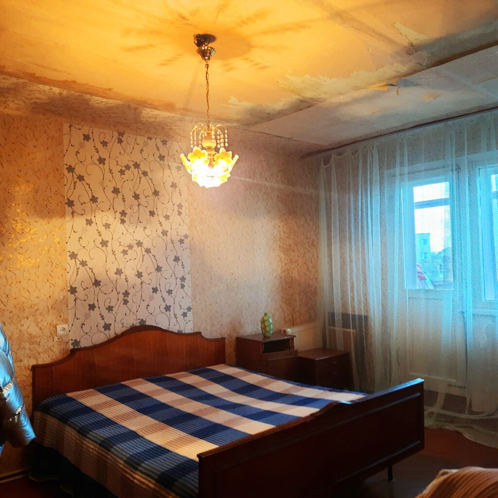 Фото №989 Продаётся 3 комн. кв-ра “Сталинка” с Автономным отоплением, р-н ресторана”Бульвар”