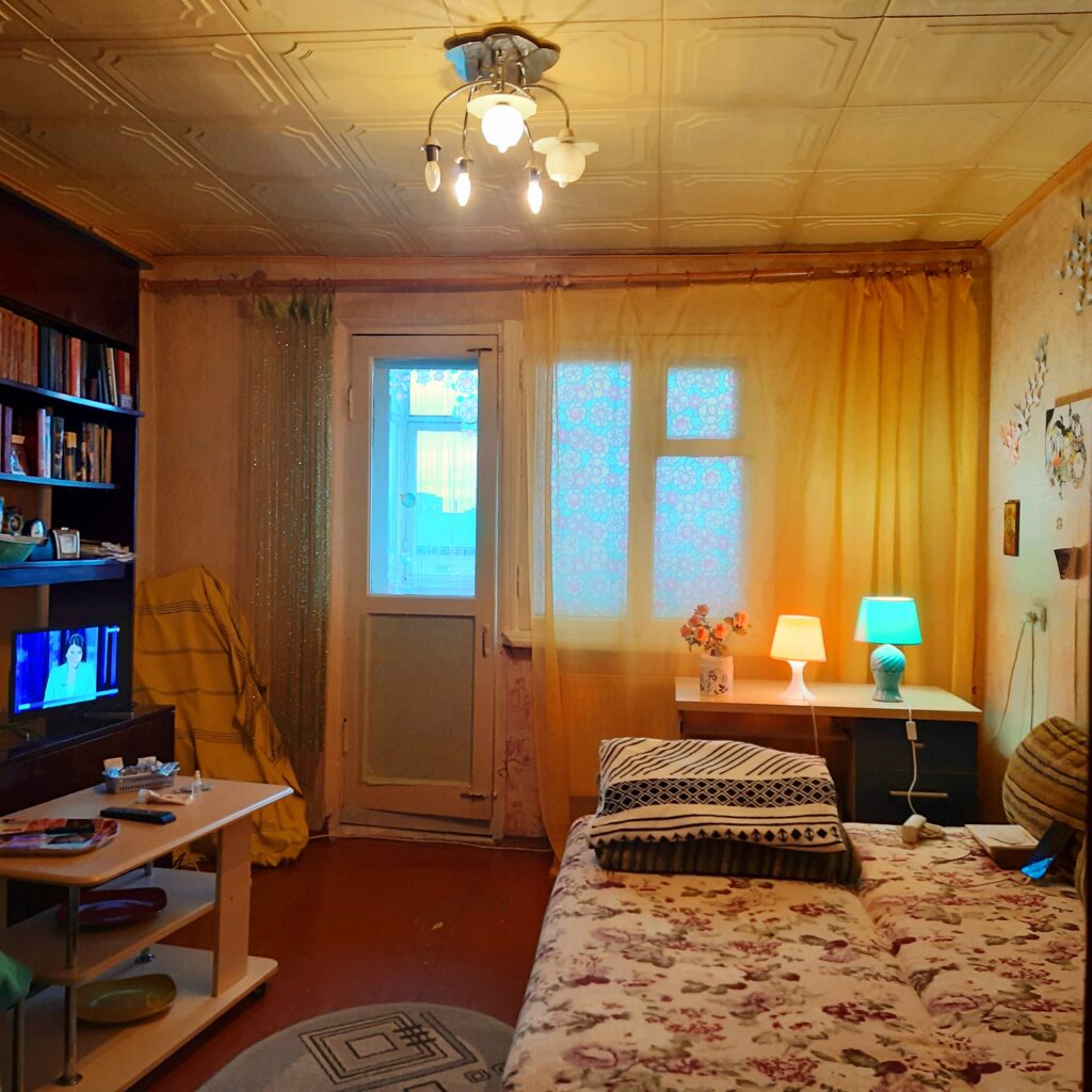 Фото №989 Продаётся 3 комн. кв-ра “Сталинка” с Автономным отоплением, р-н ресторана”Бульвар”