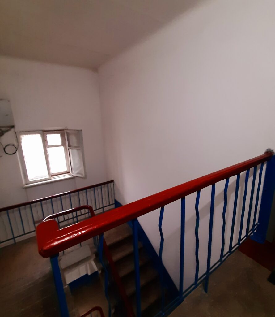 Фото №989 Продаётся 3 комн. кв-ра “Сталинка” с Автономным отоплением, р-н ресторана”Бульвар”
