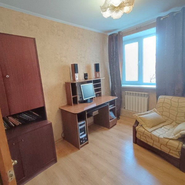 Фото Продам 4-к квартиру на кв. 50 лет Октября, г. Луганск