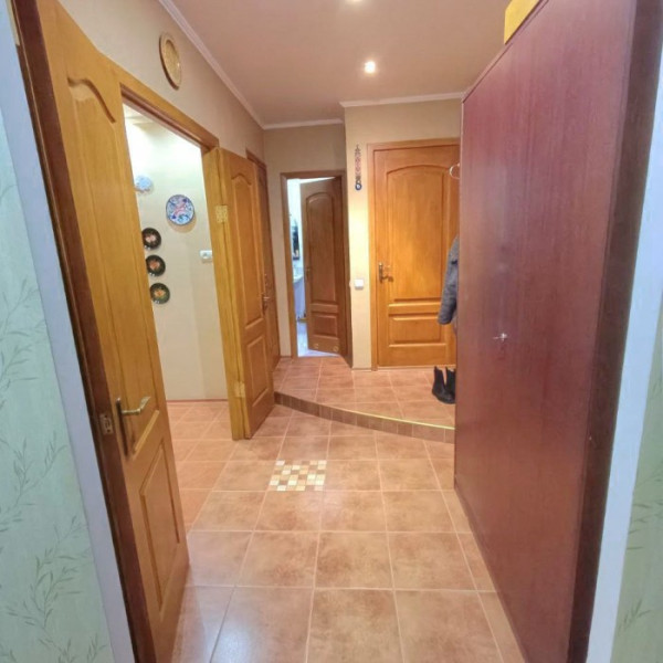 Фото Продам 4-к квартиру на кв. 50 лет Октября, г. Луганск