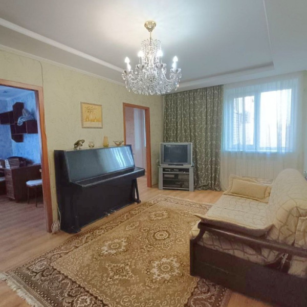 Фото Продам 4-к квартиру на кв. 50 лет Октября, г. Луганск